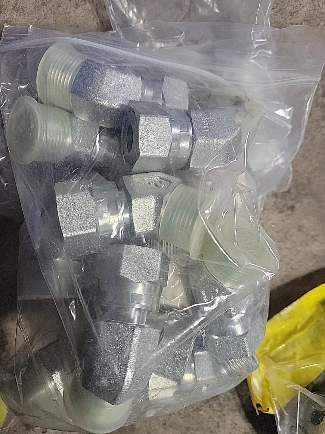 Lot of 5 Parker Tube Fittings 8 V6LO-SS Seal-Lok 45 Deg Elbow
