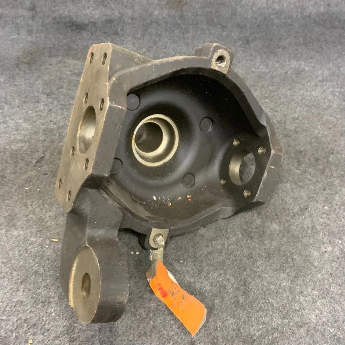 137050A1 Swivel Housing Kit, RH Fit Case 570L 580L 580SL 580M 580SM 585G 586G