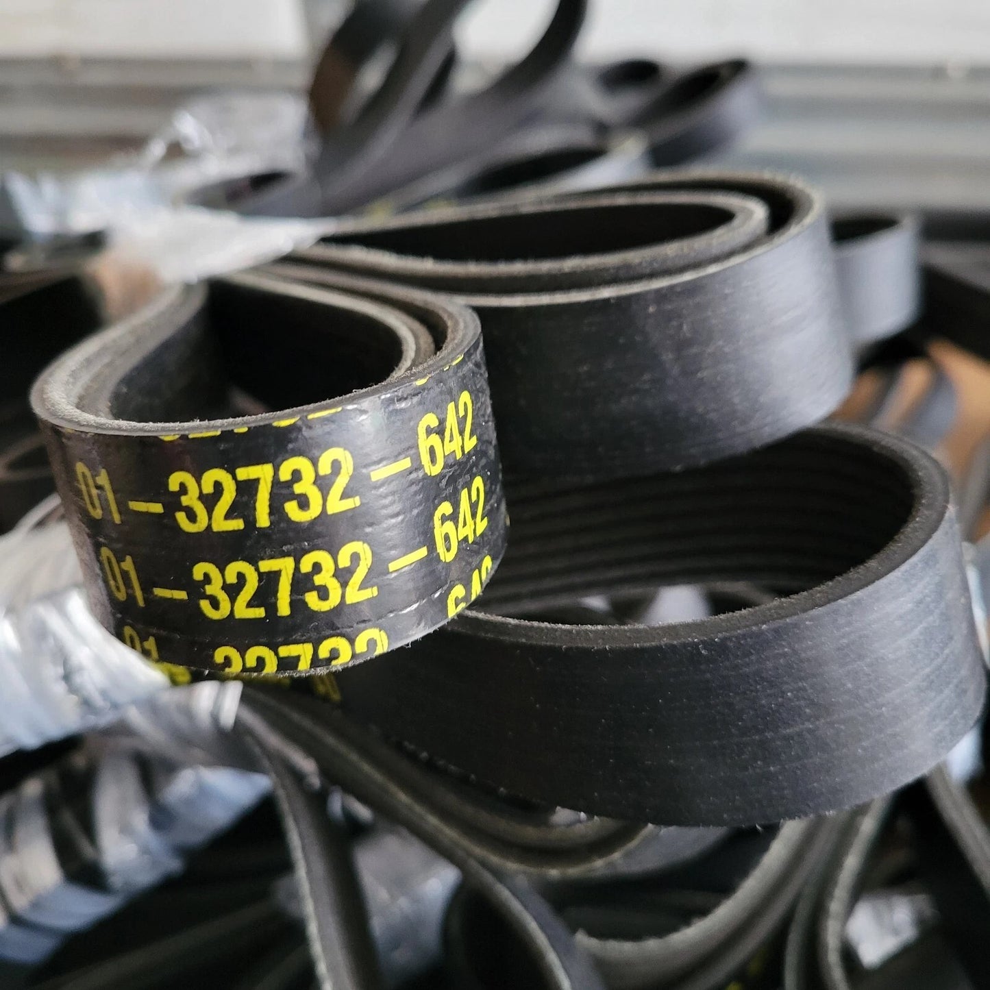 Serpentine Belt 01-32732-642 Fits FREIGHTLINER 8.9L 12.8L 14.8L