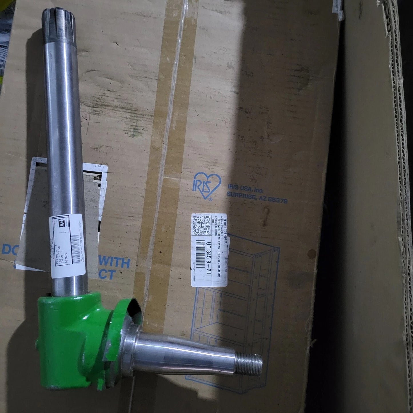 AR69323 Spindle NEW (RHLH) fits John Deere 4430